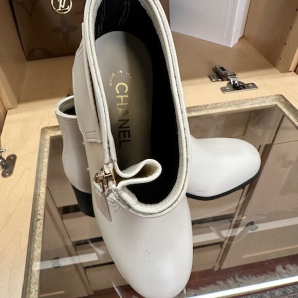 Chanel Interlocking CC Logo Size 38 Rubber Rain Boots - Picture 5 of 10